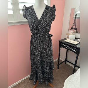 Black/Cream Flowered Wrap Type Dress size M